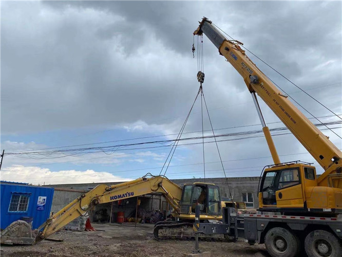 都江堰市25吨吊车的工作半径是多少？