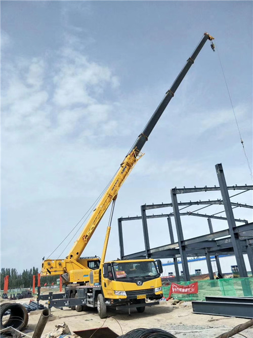 都江堰市超高层建筑钢结构吊装案例